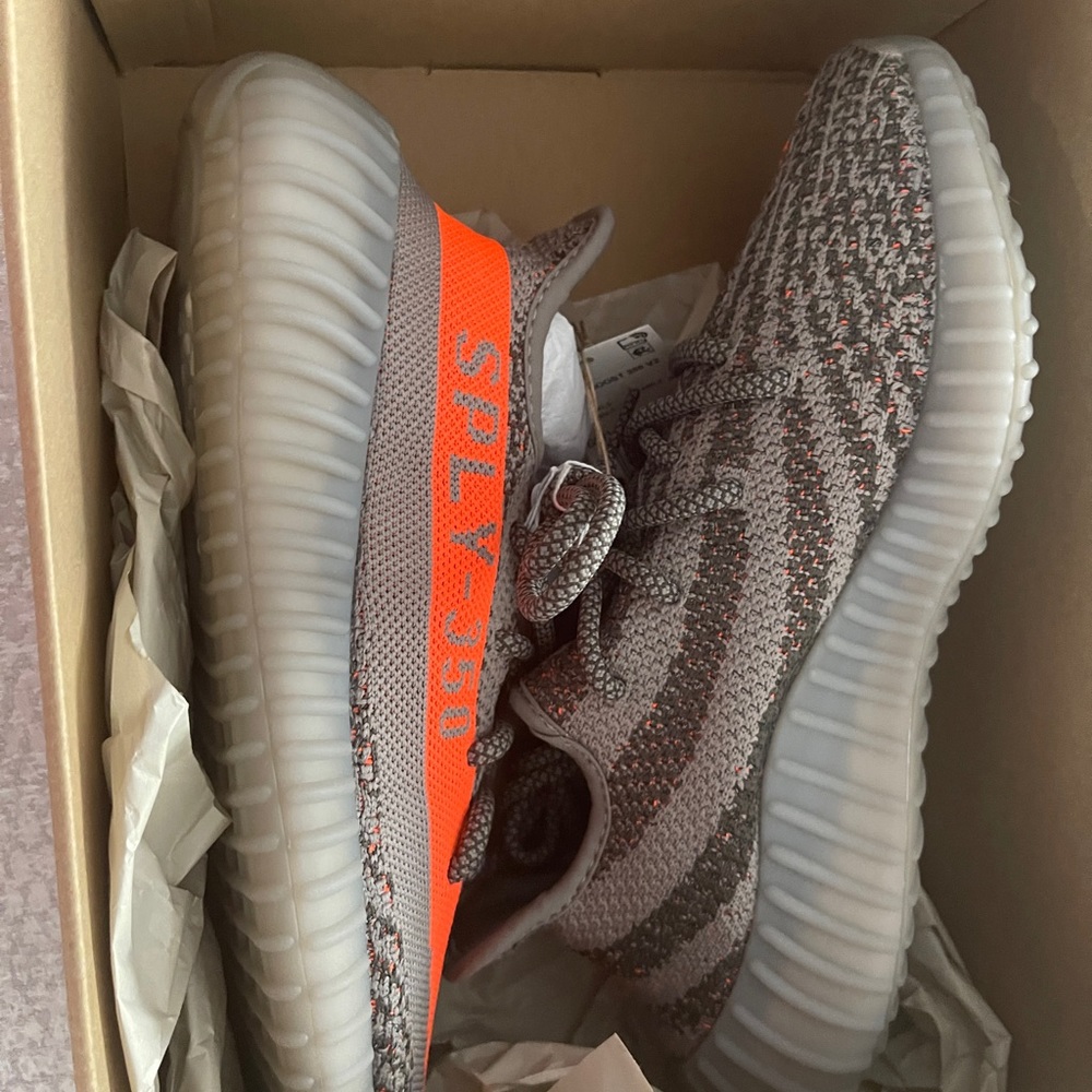 Yeezy boost 350 v2 beluga/stegry/solred